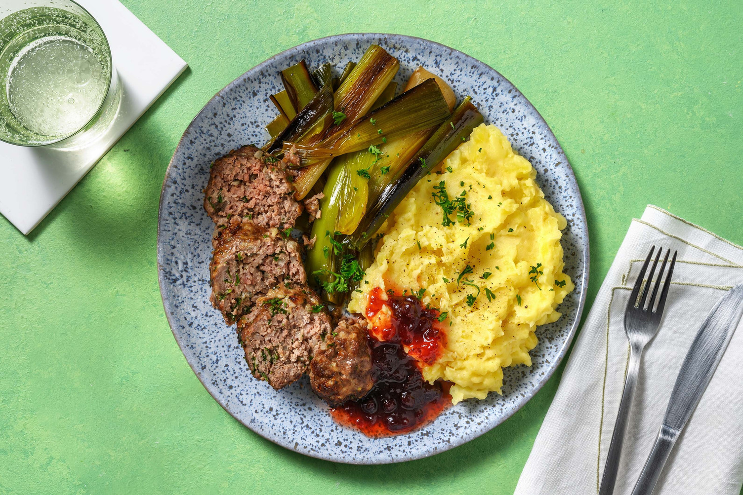 Zelfgemaakt gehaktbrood met aardappelpuree