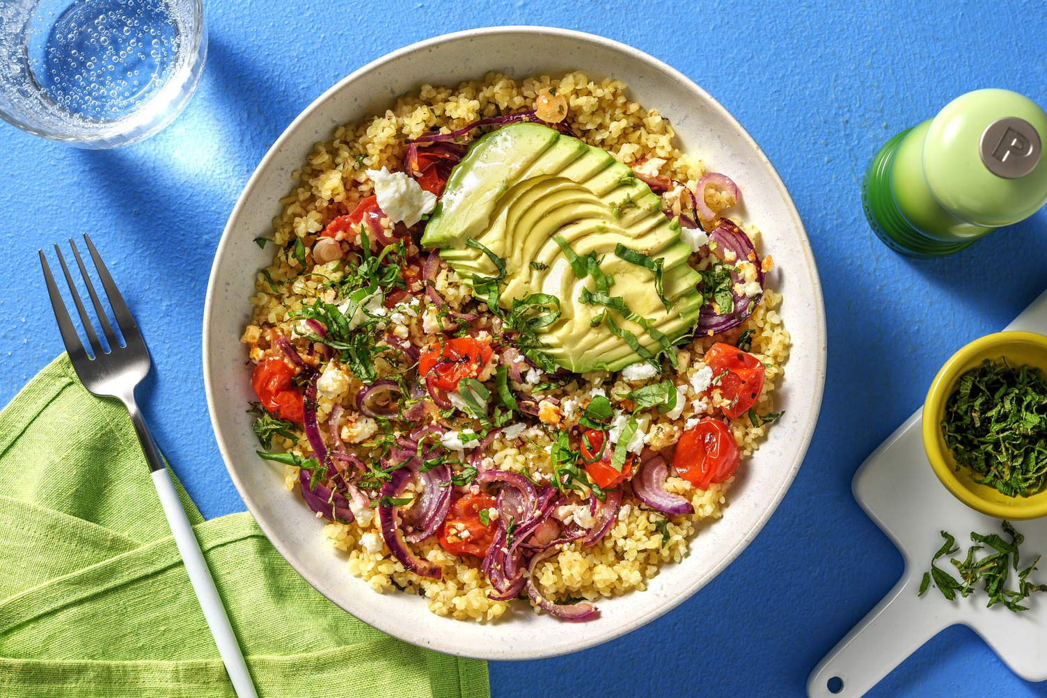 Bulgur aromatico con ricotta e avocado