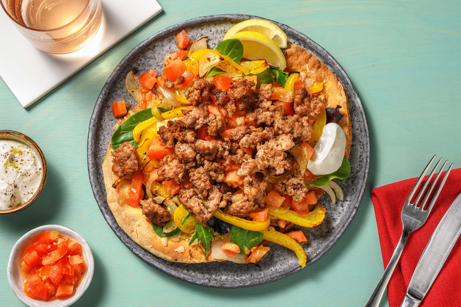 Naan all'indiana con carne speziata e verdure