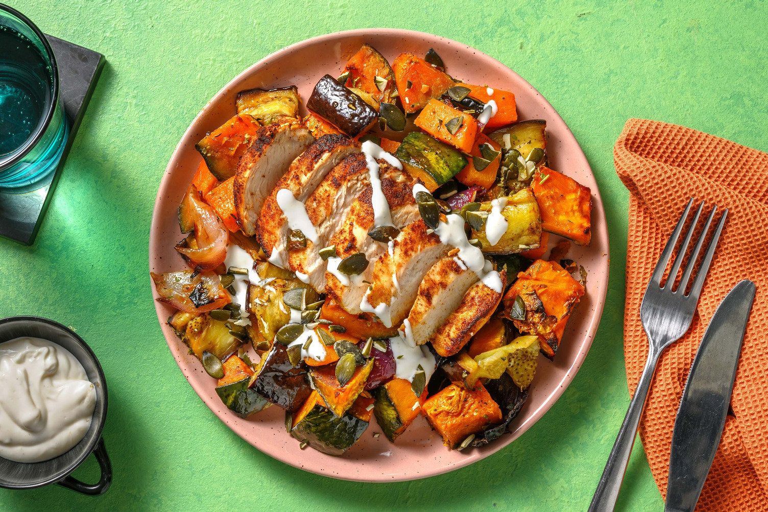 Pollo speziato alla paprika e verdure saltate