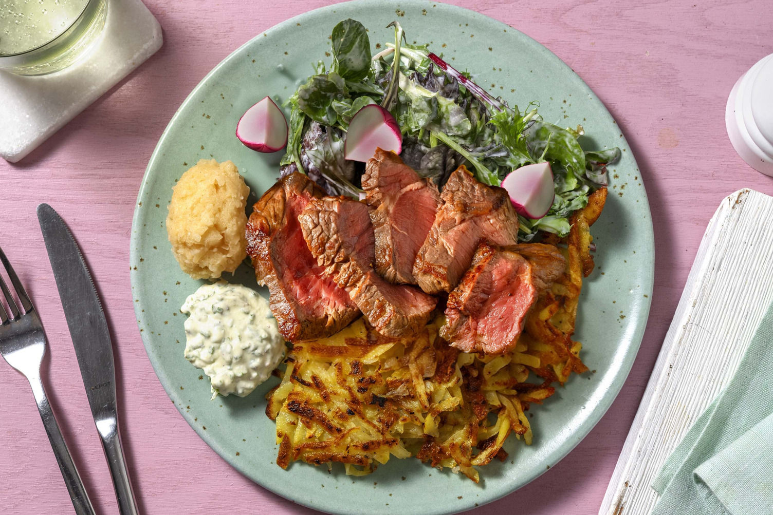 Kartoffelpuffer mit Steak vom Weiderind