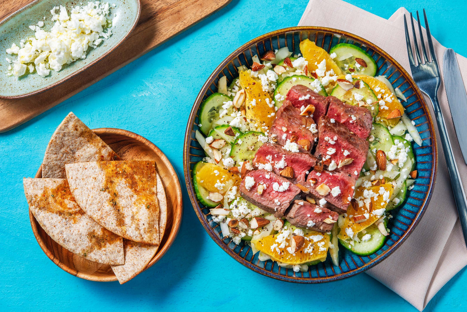Bistecca di manzo con insalata di finocchi e arancia