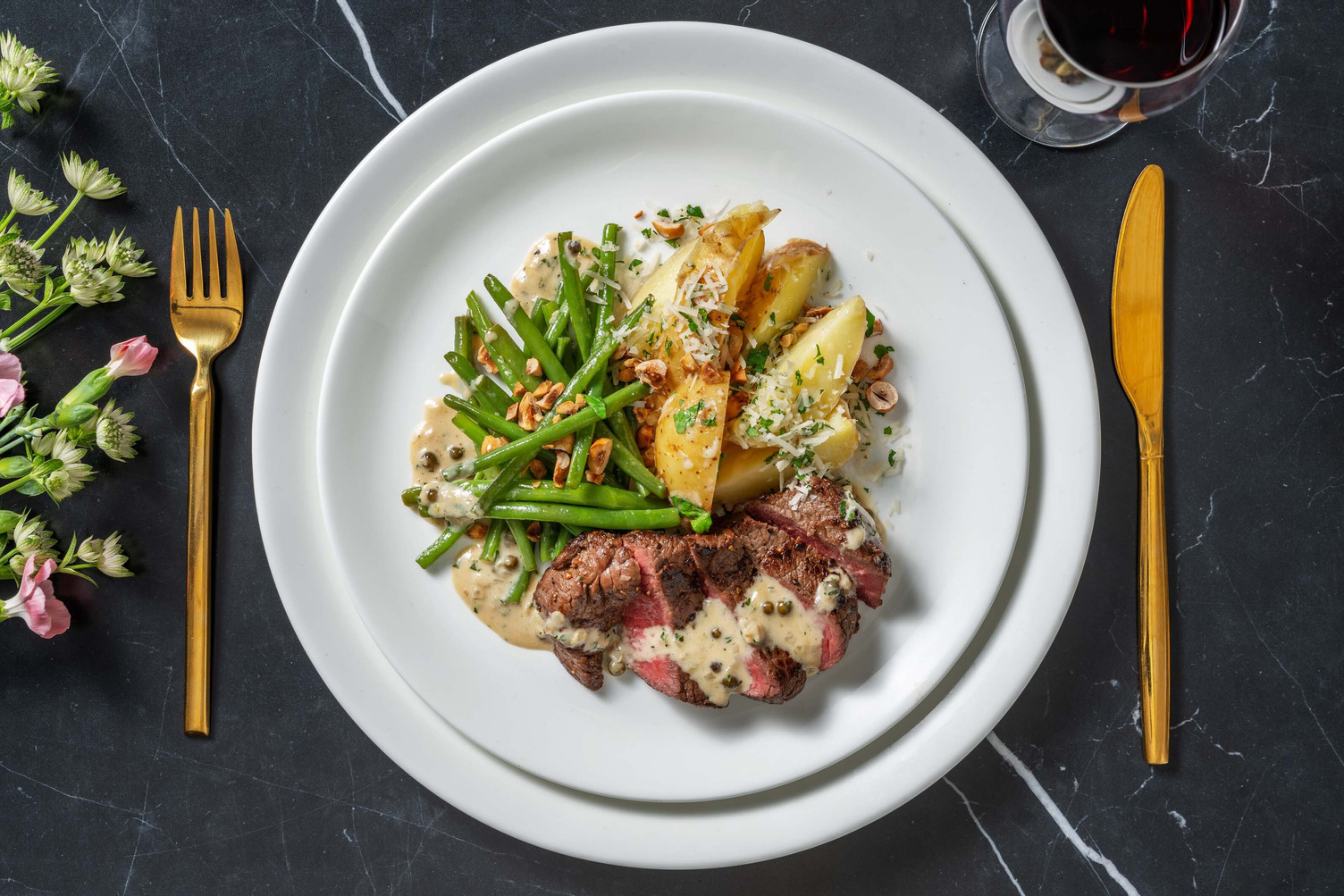 Weiderindsteak in grünem Pfefferrahm