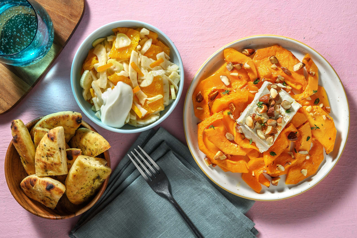 Zucca, formaggio greco e mandorle al forno