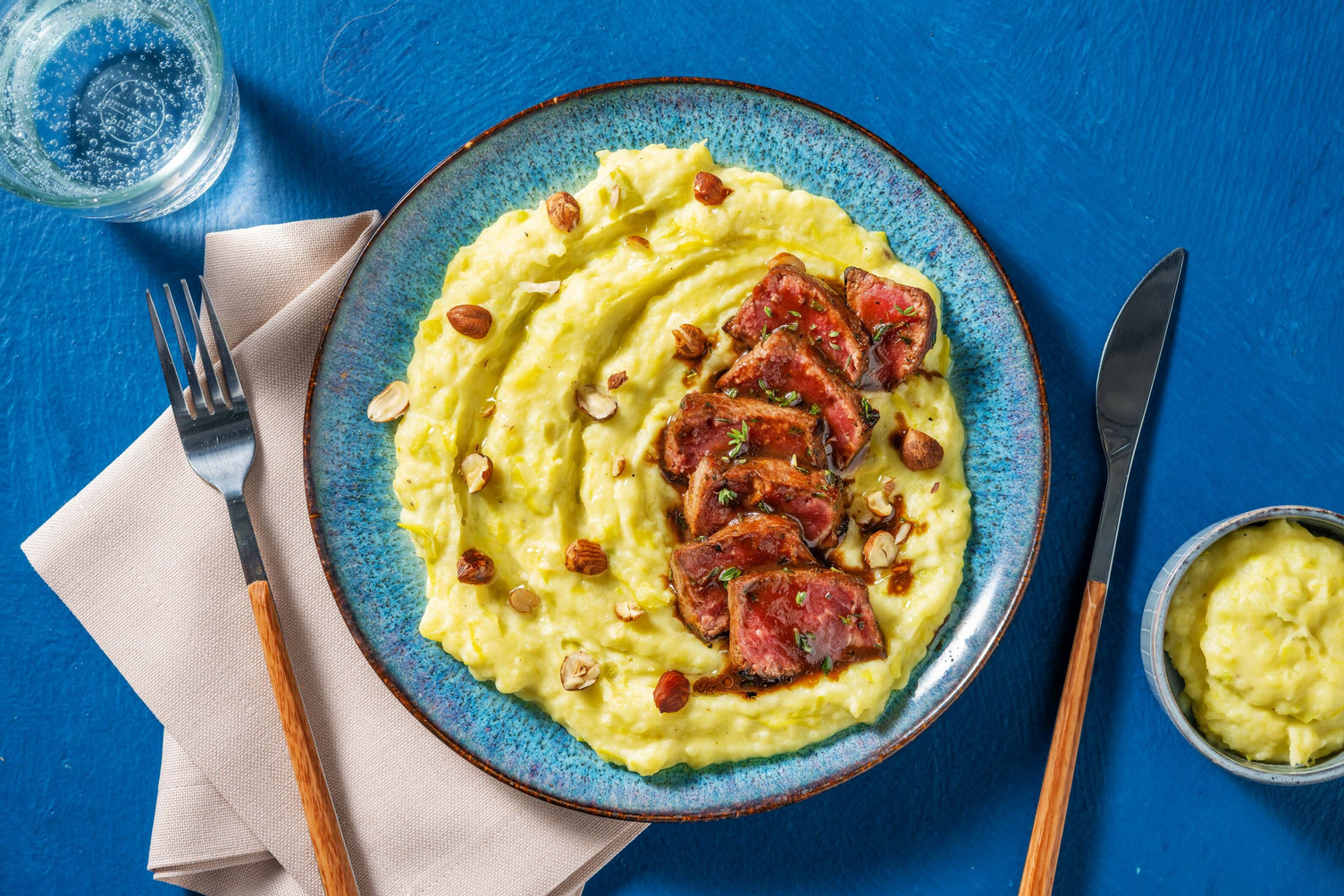 Manzo su purè rustico di porri e patate