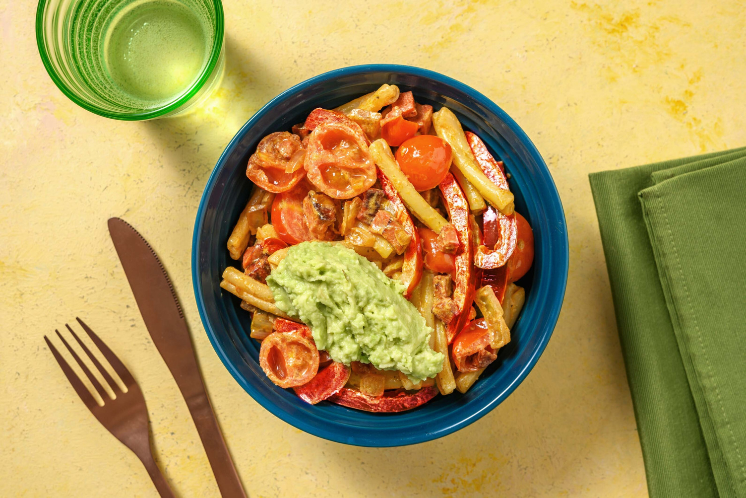 Casarecce met chorizo en avocadodip