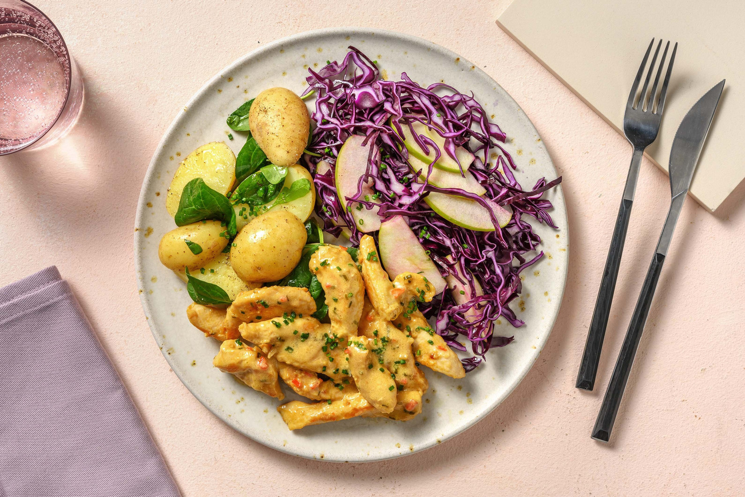 Stegt kylling i cremet purløgssauce