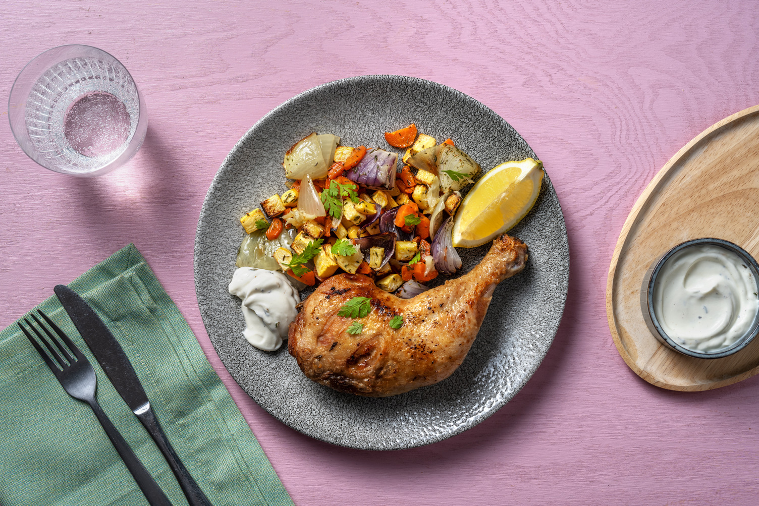 Cuisse de poulet rôtie aux oignons & cerfeuil