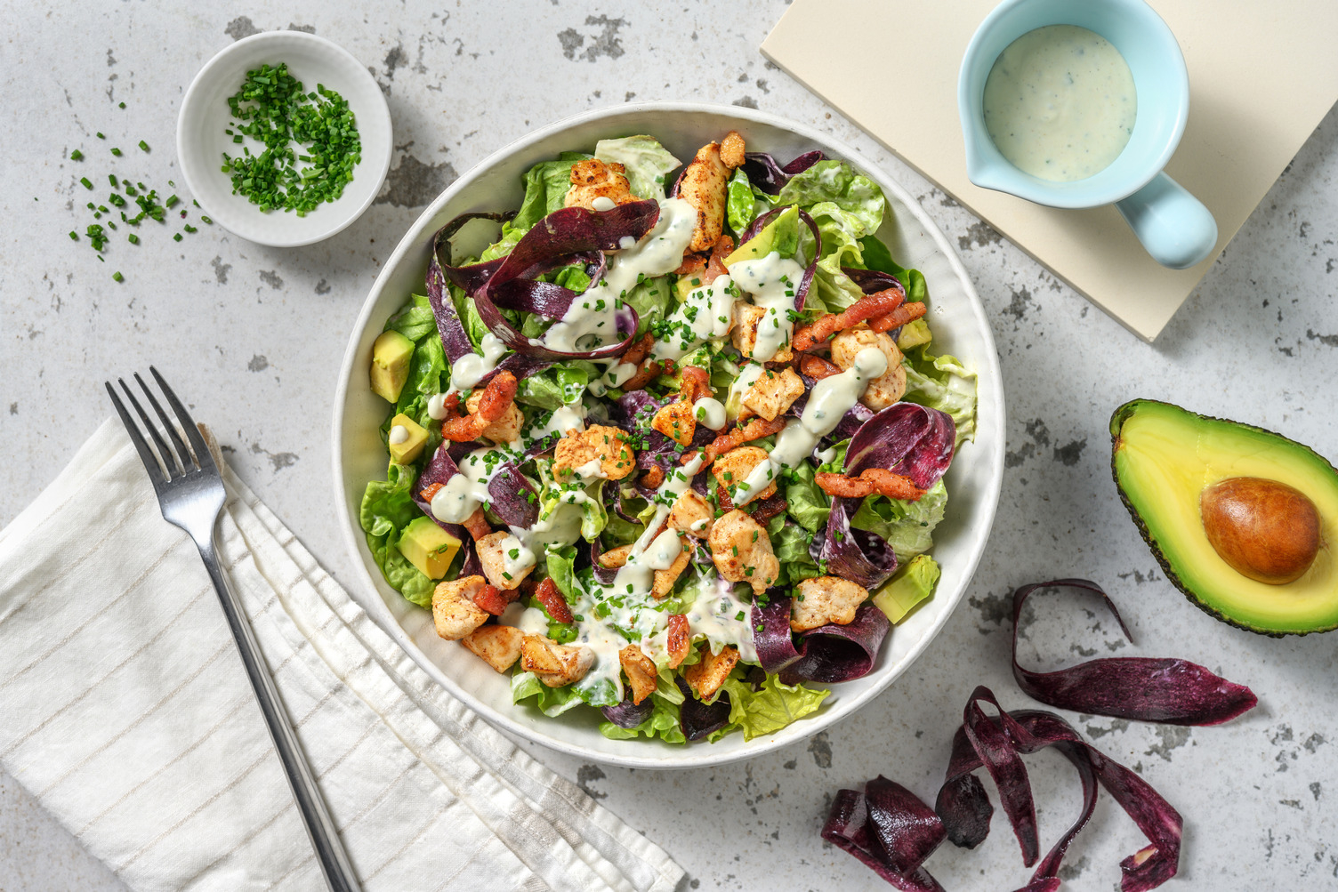 Salade Cobb : poulet, lardons & avocat
