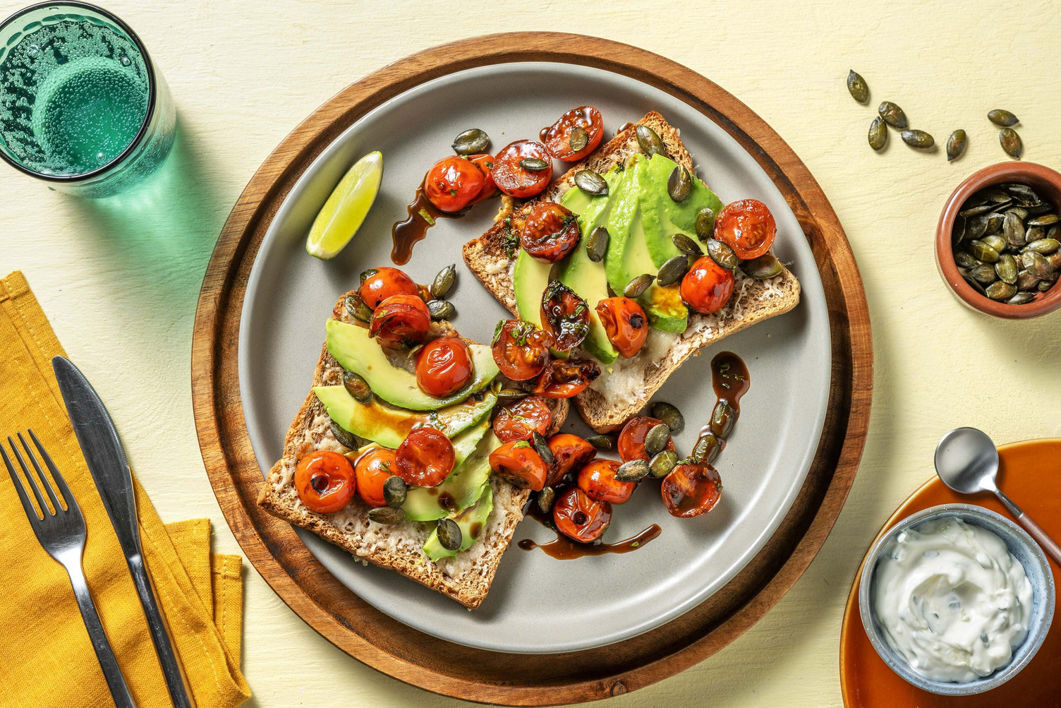 Avocado toast con formaggio fuso