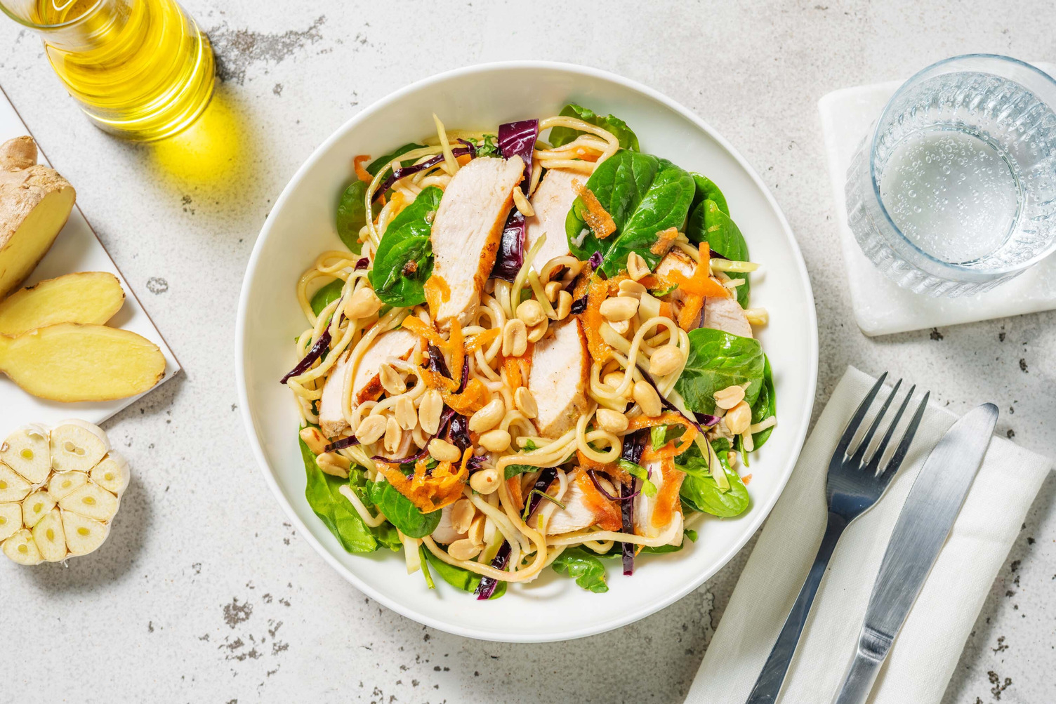 Salade aromatique de nouilles au poulet