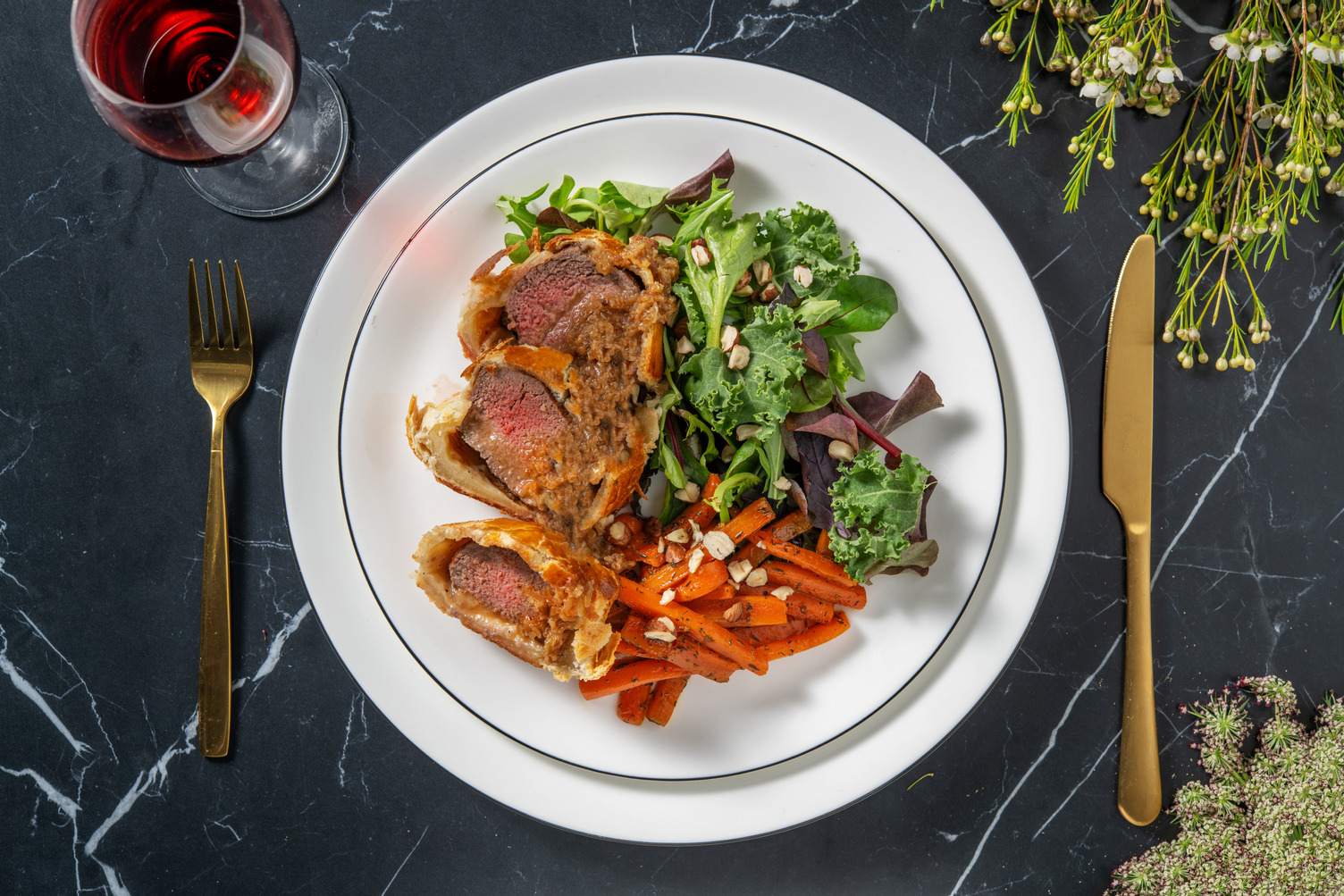 Rôti de bœuf en croûte & carottes glacées au thym