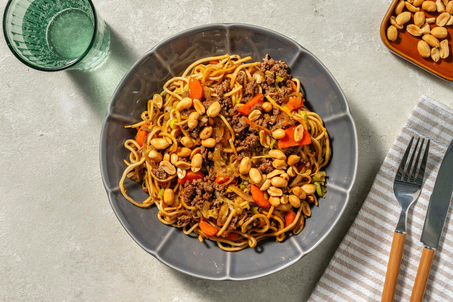Wok de nouilles au haché végétal & légumes sautés