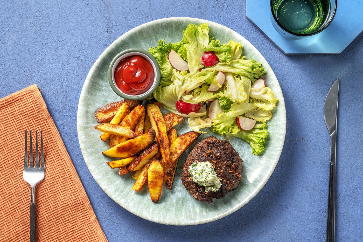 Steak haché, frites & beurre aux herbes