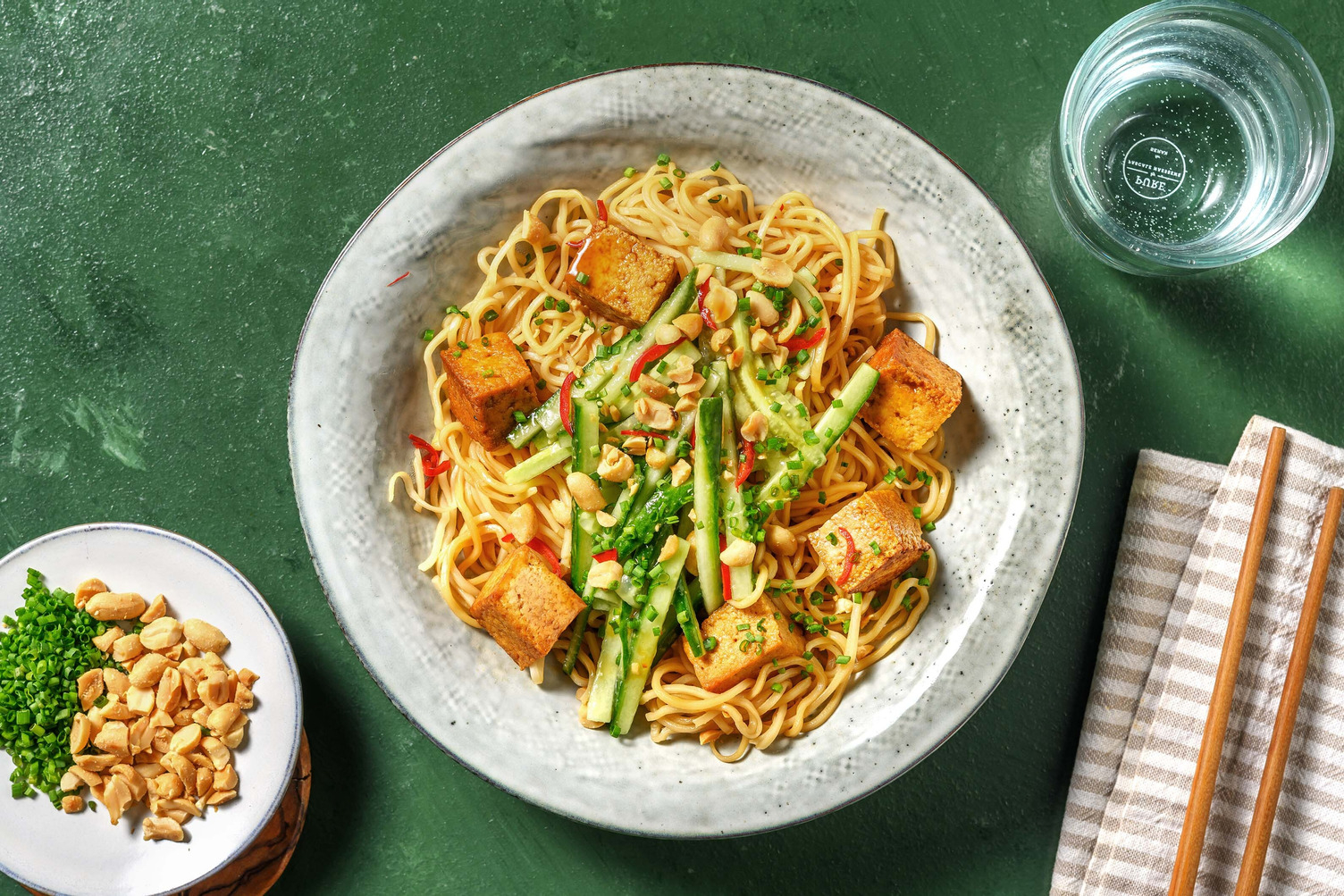 Noodles al tofu e zucchine sweet chili