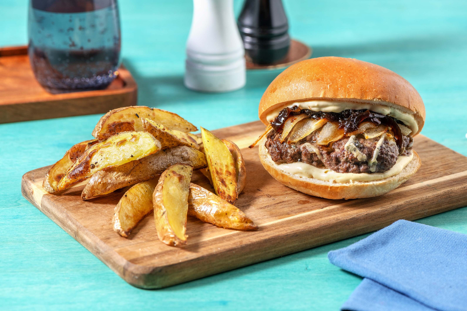 Burger al Gorgonzola fondente e pere caramellate