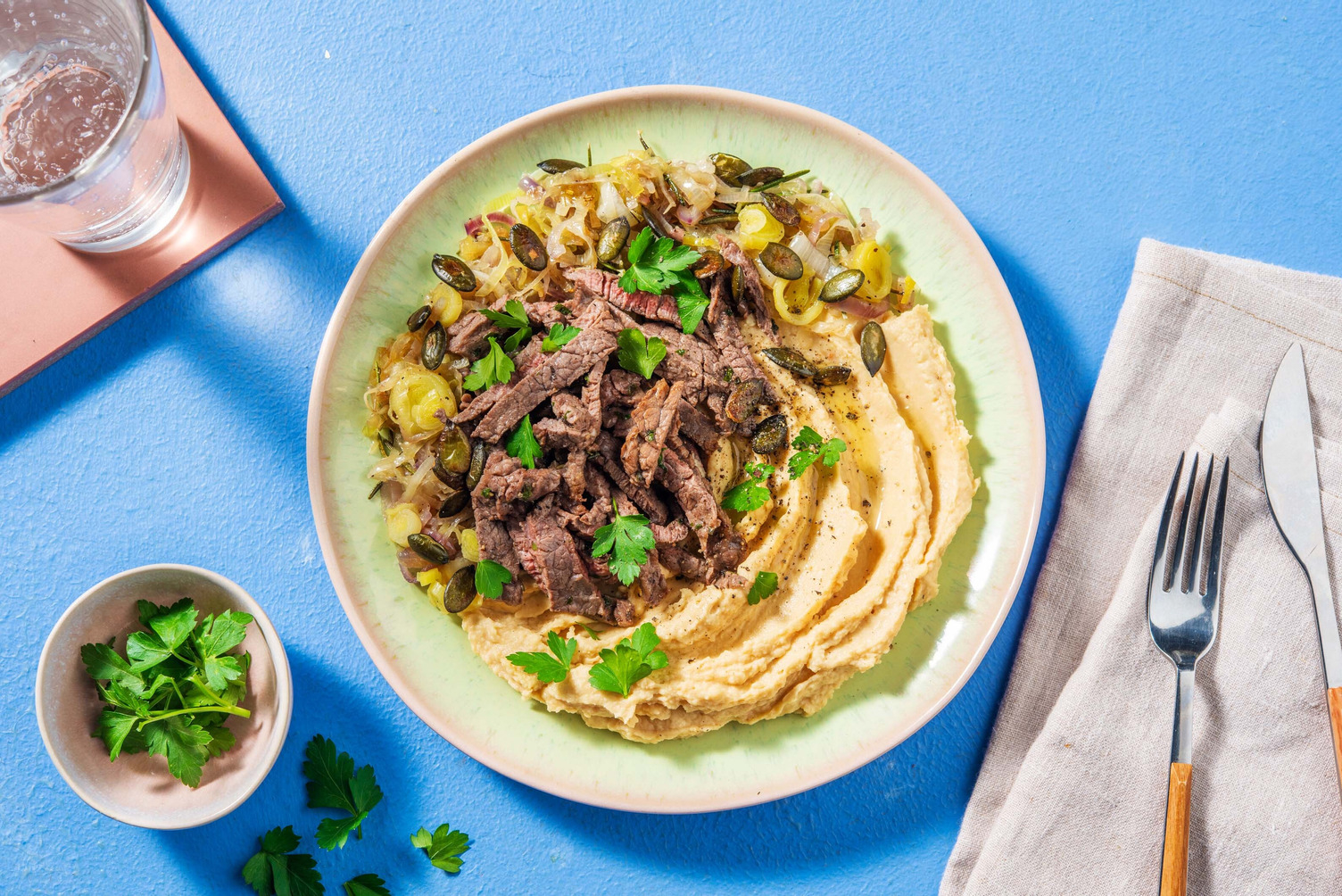 Manzo a fettine con purè di ceci e semi di zucca