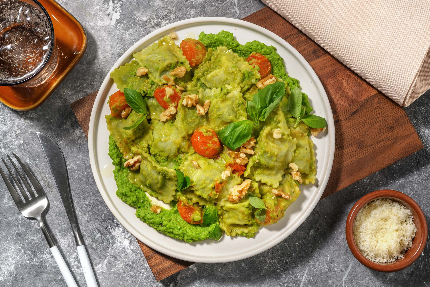 Pansotti alle erbette su crema di piselli