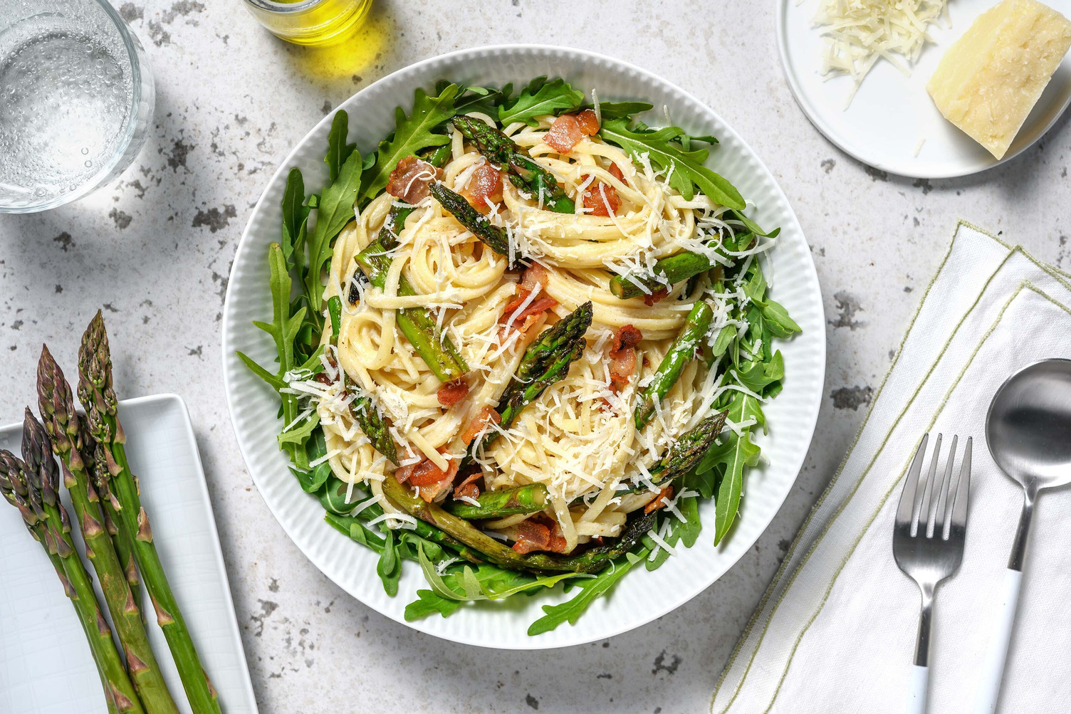 Linguine à la ricotta, asperges & lard