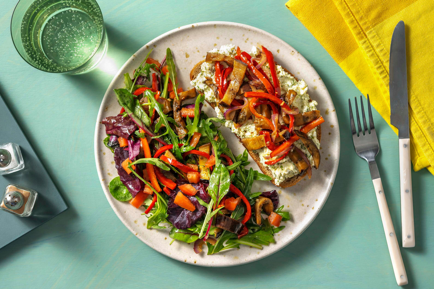 Bruschetta légumes, aneth & crème de feta