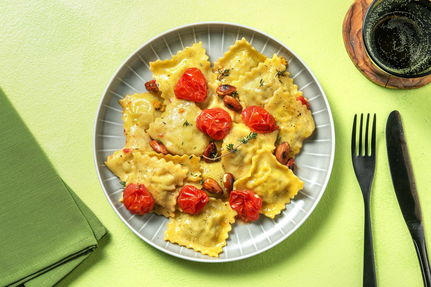 Ravioli al nasello con pomodorini confit e burro al timo