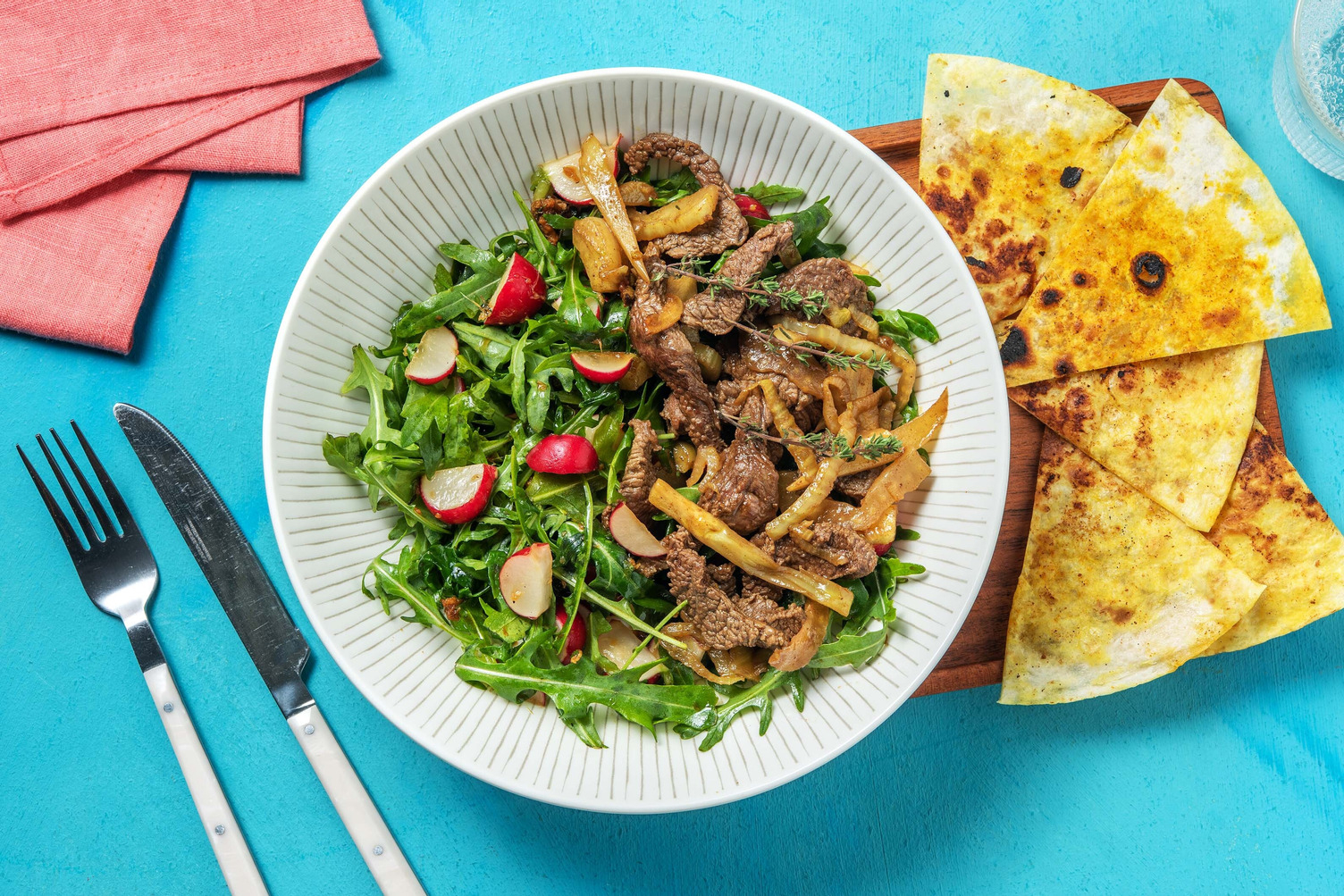 Manzo con finocchi e chips di tortillas speziate