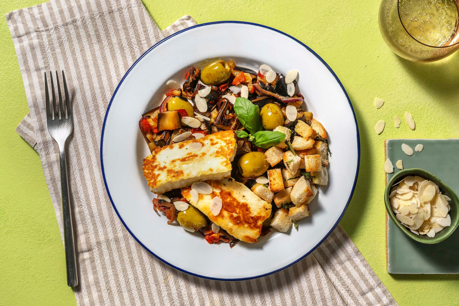 Formaggio greco fondente con caponata di melanzane