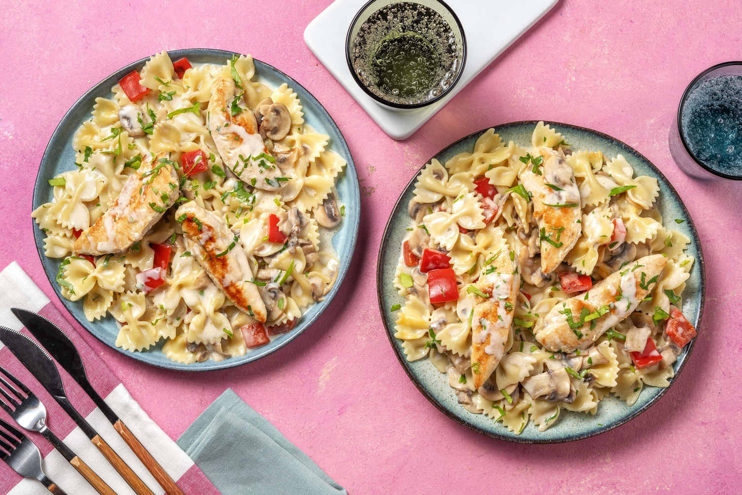 "Chicken a la king" farfalle