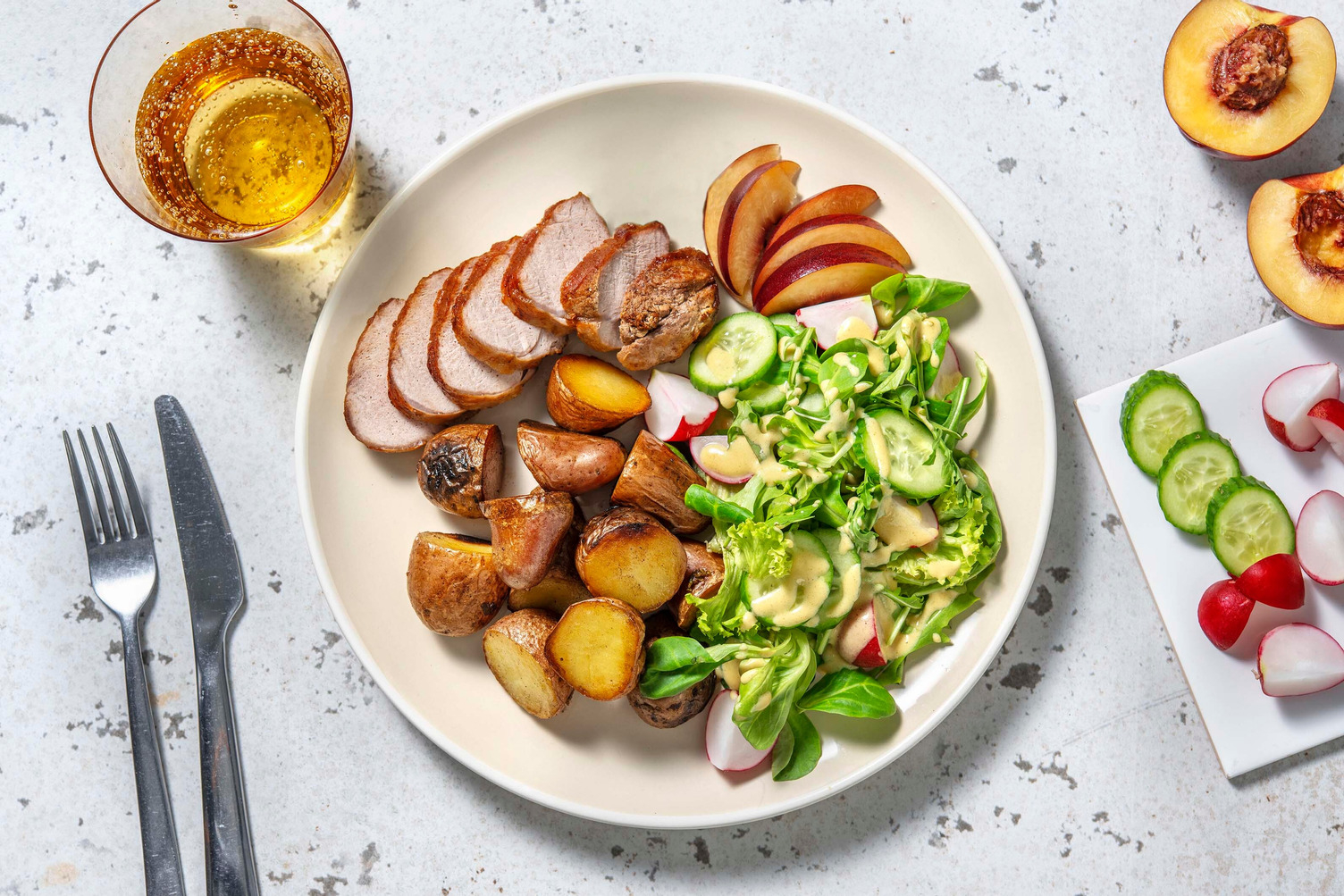 Varkenshaas met zomerse salade