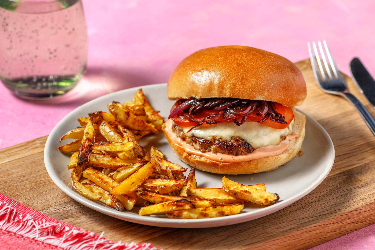 Hamburger di pollo e mozzarella filante