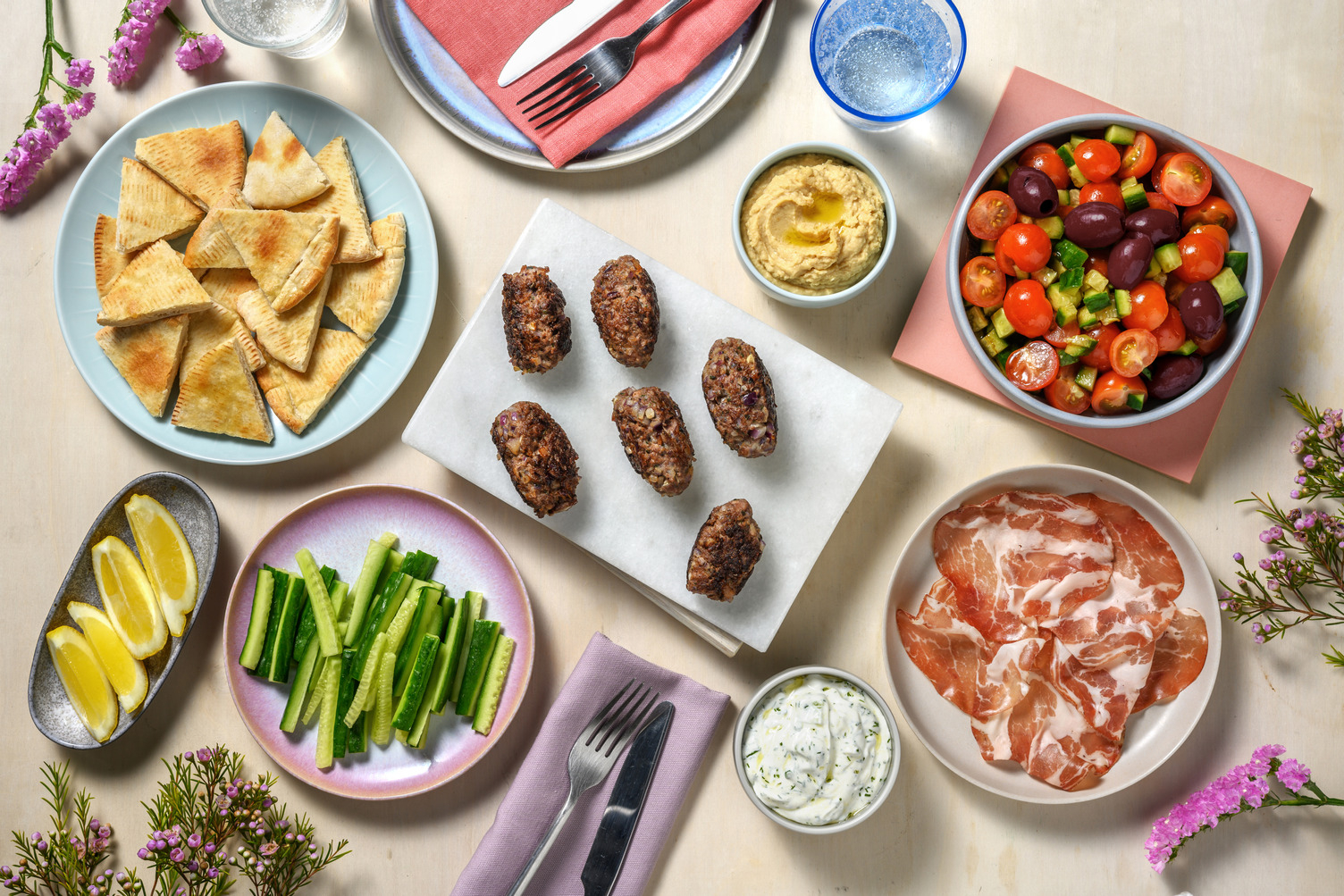 Tapas au soleil de Méditerranée & pitas