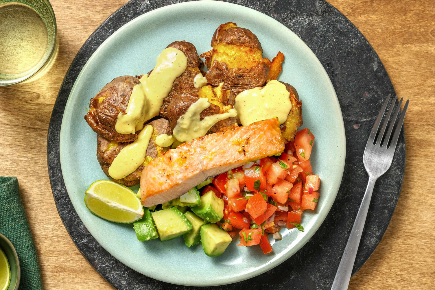 Loaded Smashed Potatoes mit extra Lachsfilet 