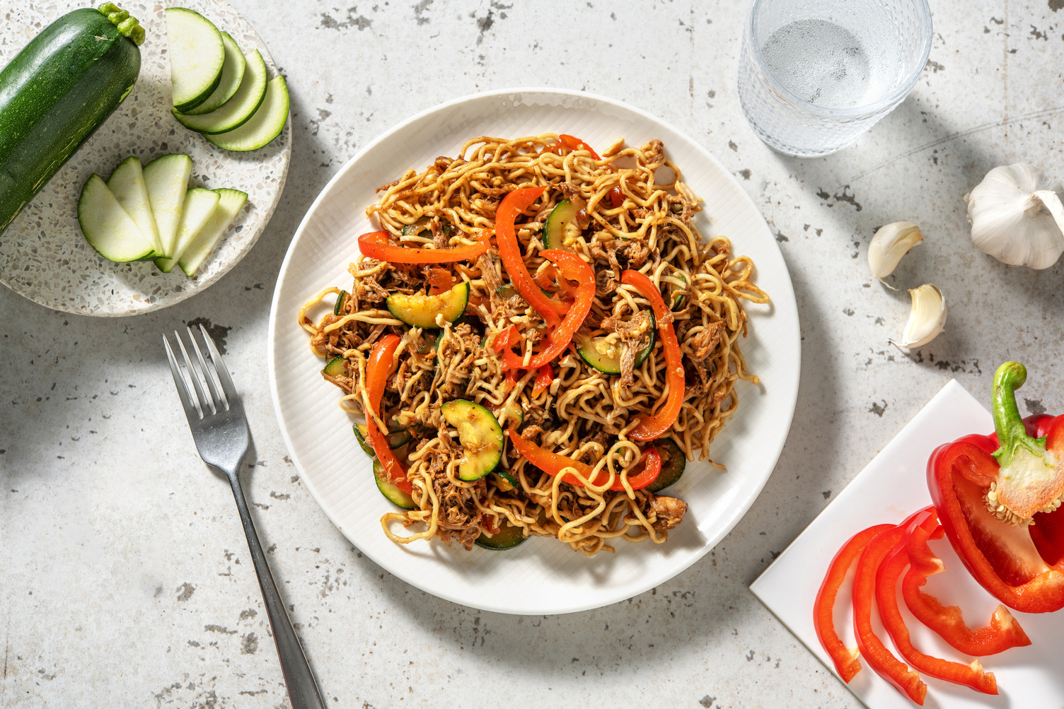 Wok de nouilles au porc effiloché