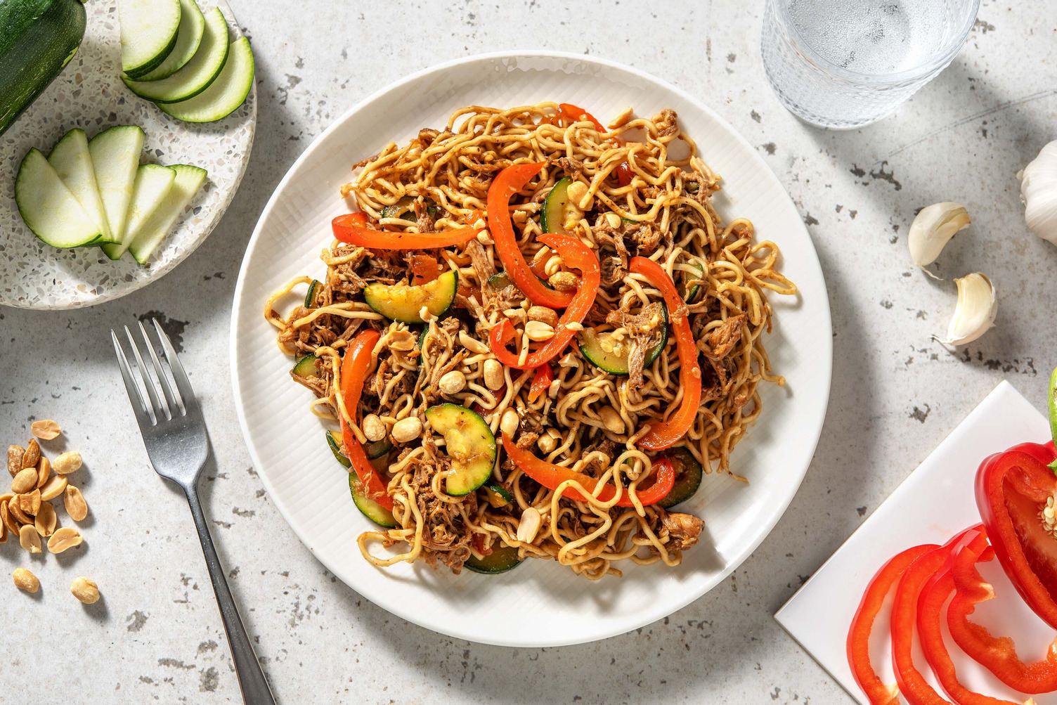 Wok de nouilles au porc effiloché