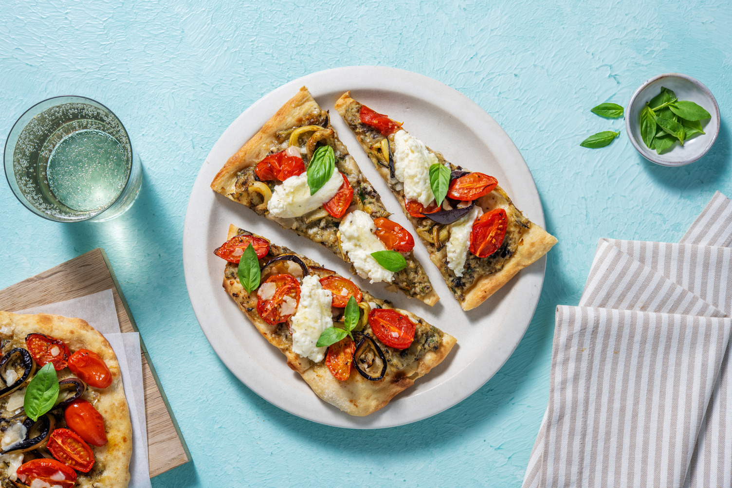 Pinsa "alla Norma" con melanzane e mozzarella