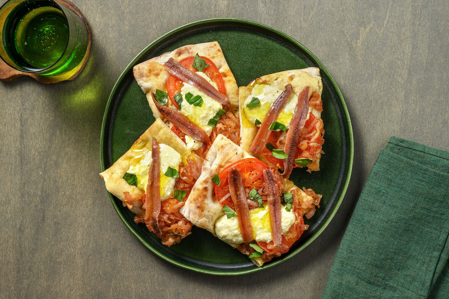 Pinsa bianca con alici e mousse di ricotta