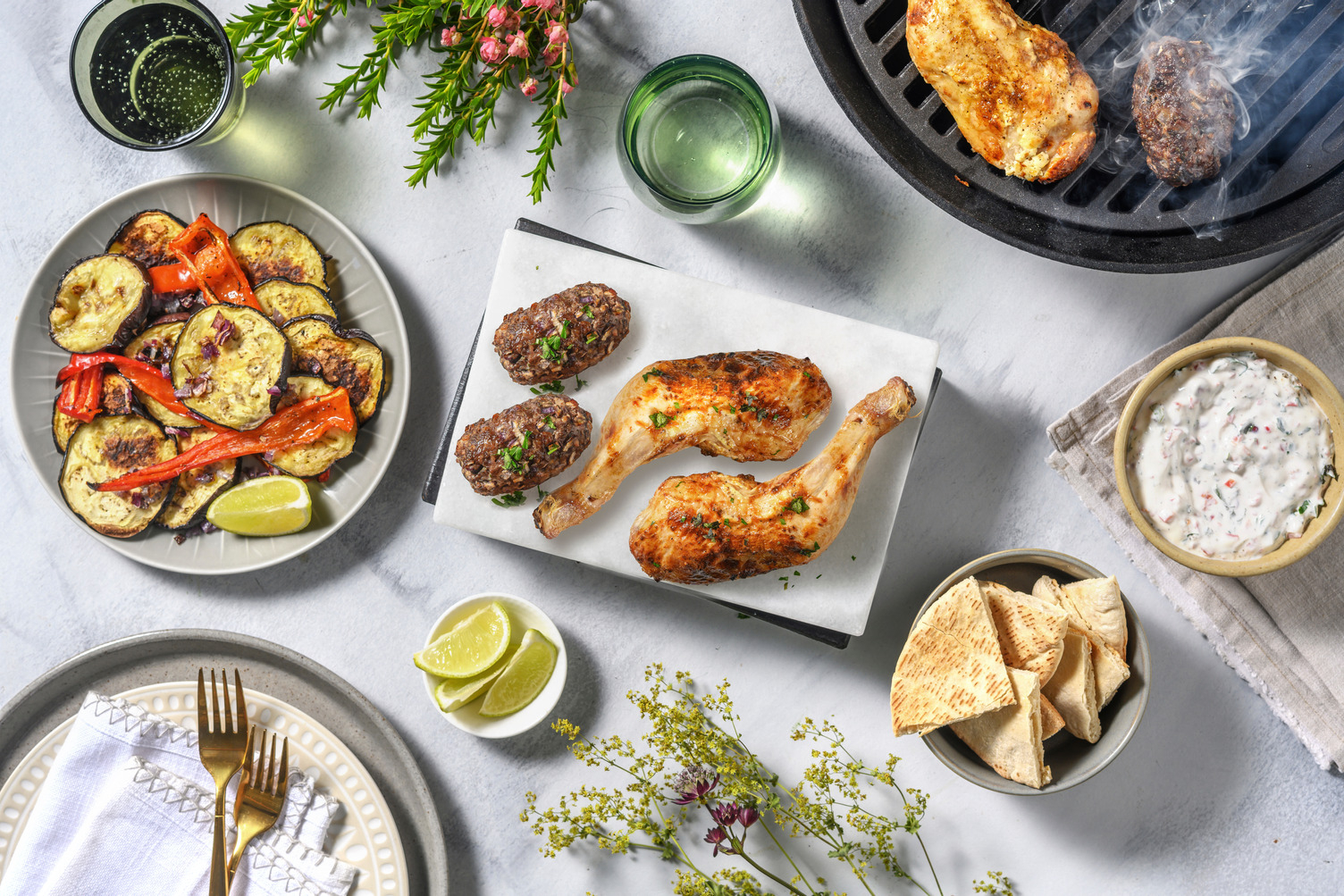 BBQ à l'orientale au poulet & keftas de bœuf