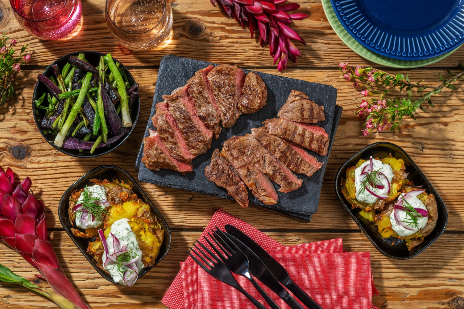 Grillet steak og cremet dilddressing