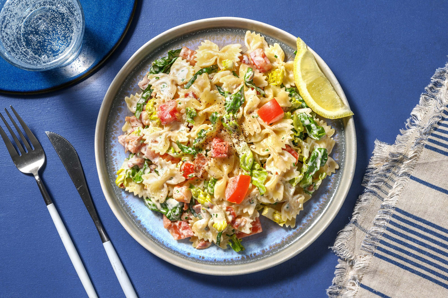 Salade de farfalle au lard & sauce ciboulette