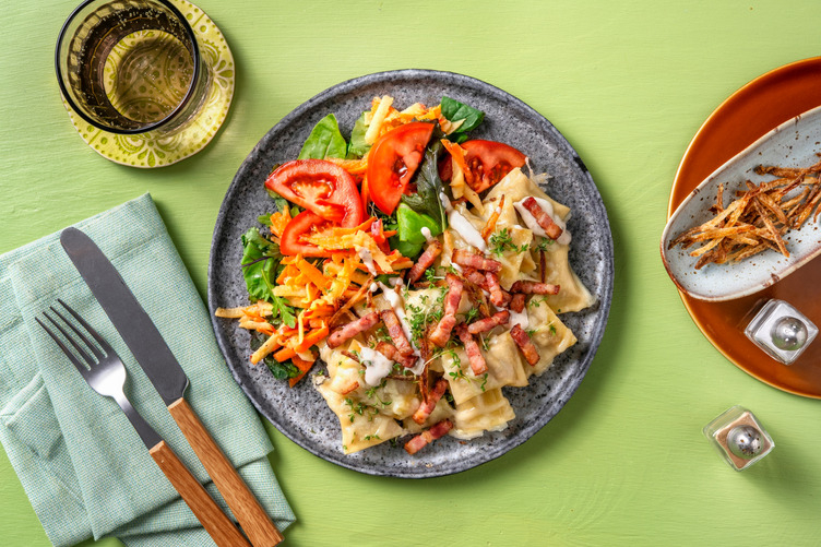 Gemüse-Maultaschen mit Röstzwiebeln & extra Bacon