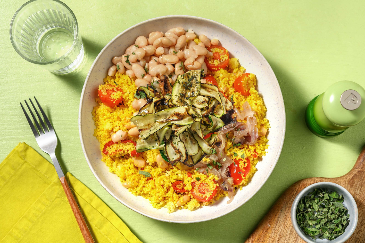 Couscous alla curcuma, cannellini e verdure