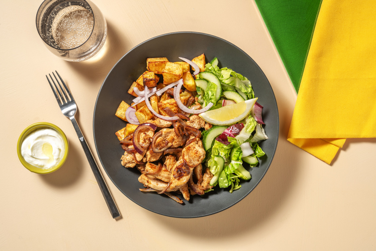 Assiette shawarma poulet mariné & sauce labneh