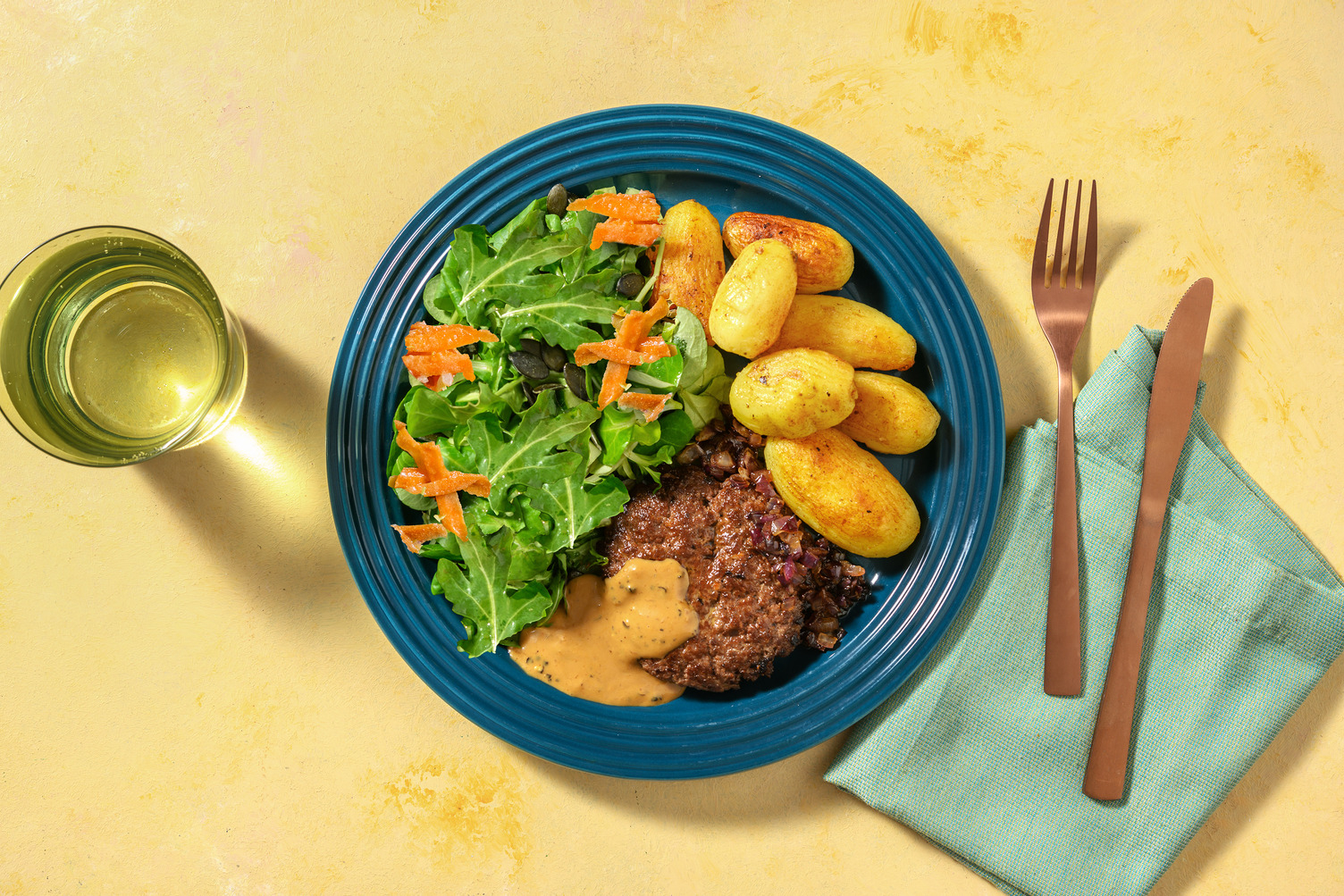 Steak haché en sauce au poivre noir