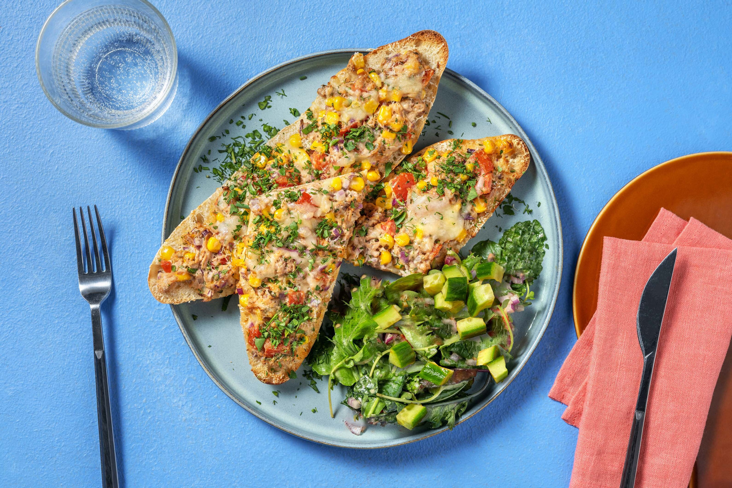 Tuna melts met tomaat en mais