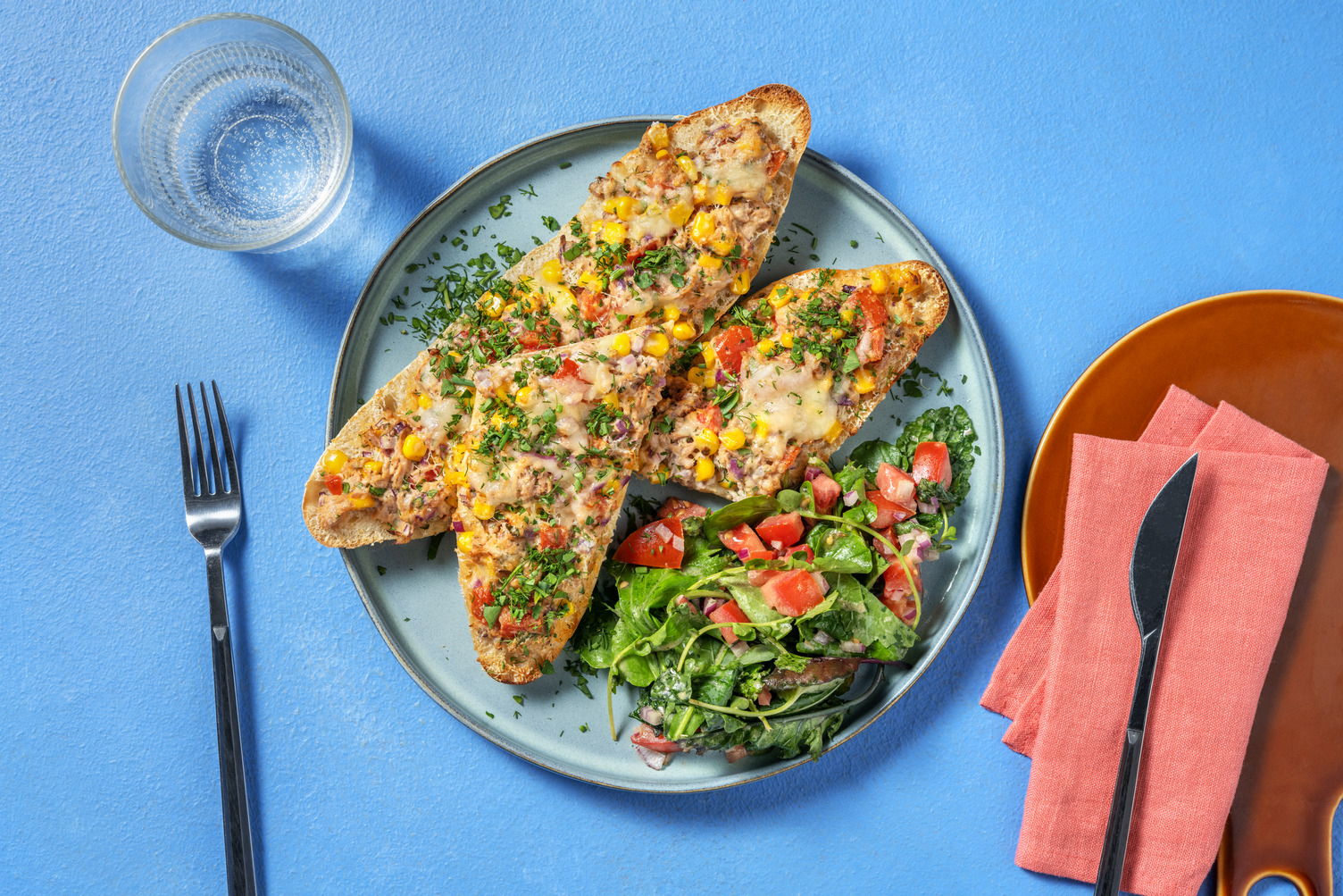 Zelfgemaakte tuna melts op demi-baguette