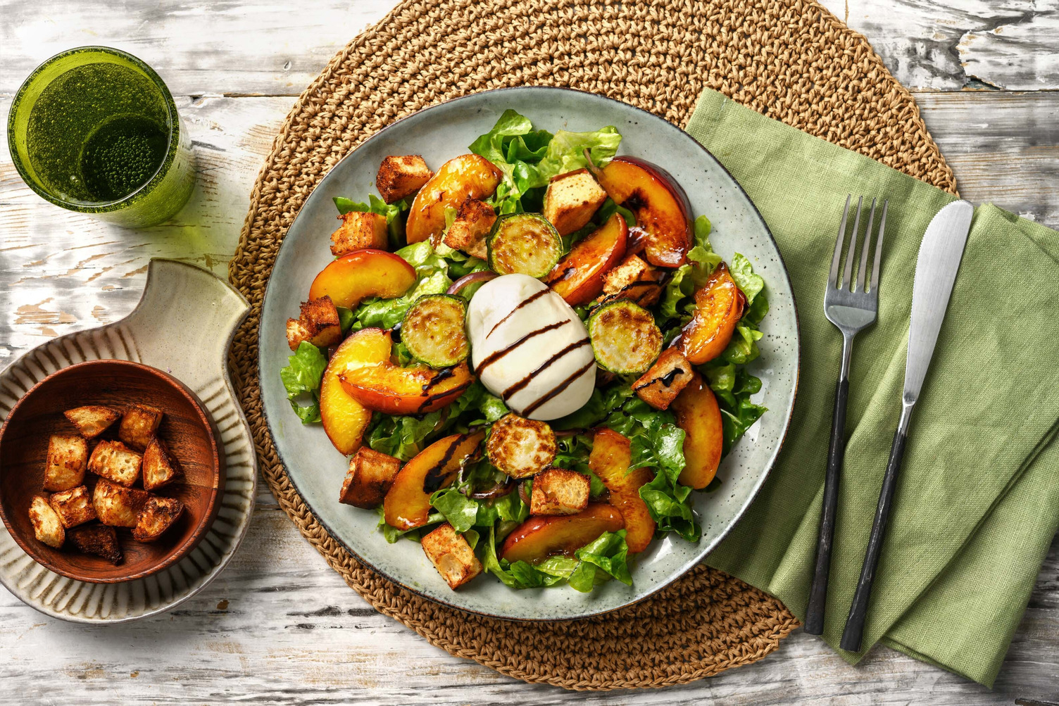 Burrata salade met gebakken nectarine