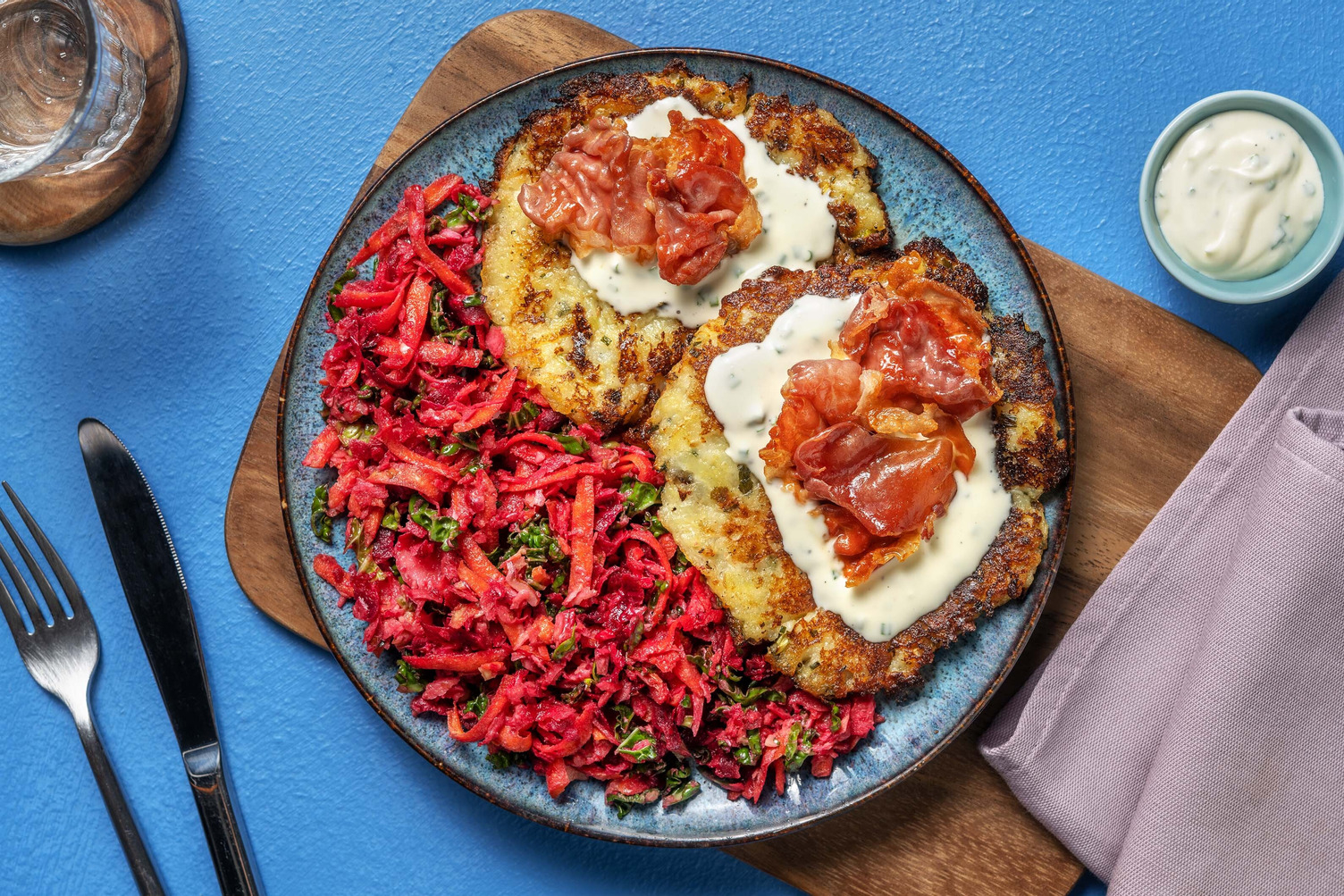 Kartoffelfrikadeller og sprød prosciutto