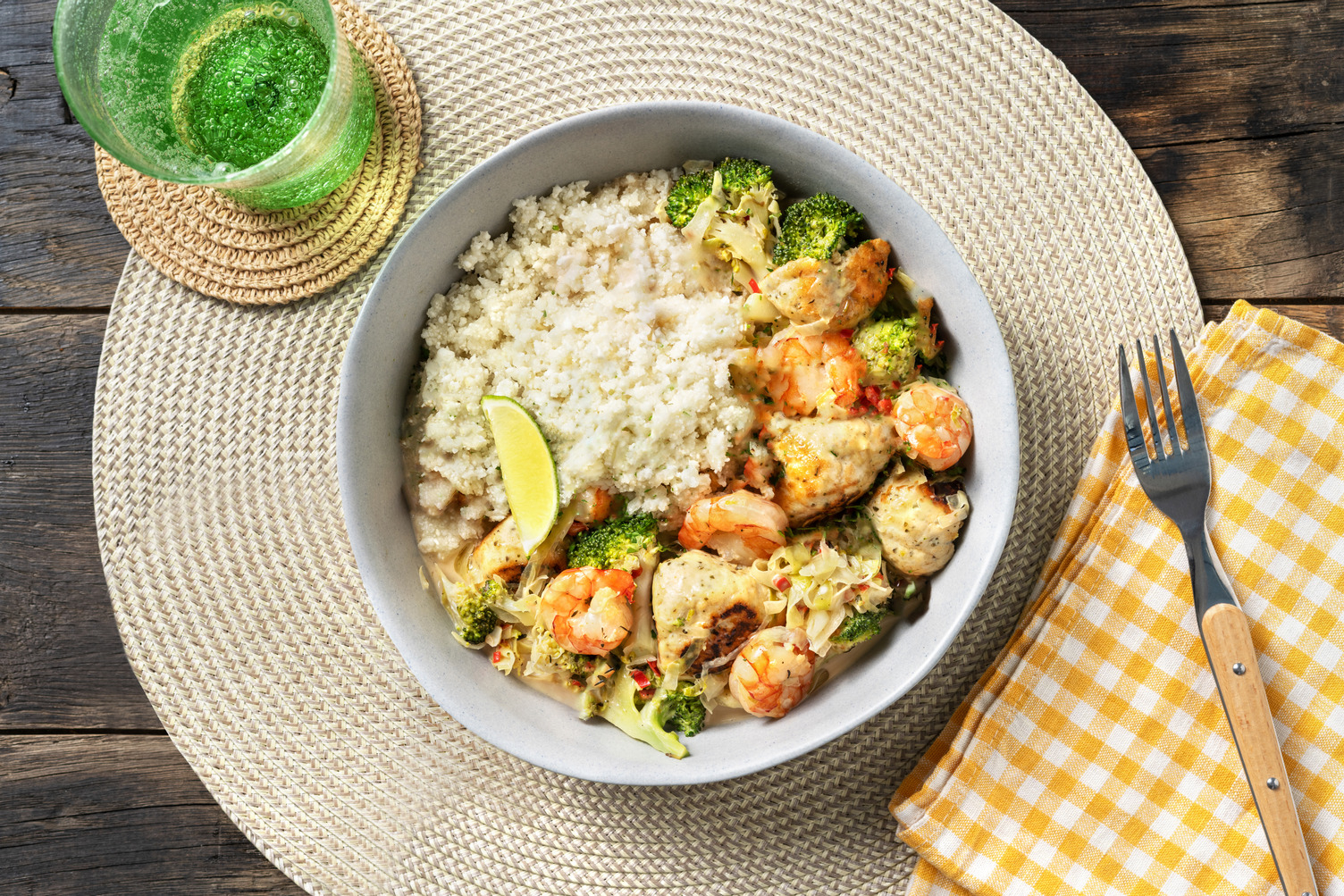 Curry met kipgehaktballetjes en garnalen