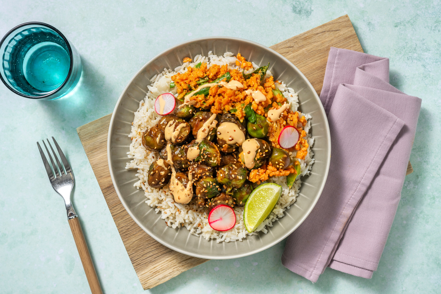 Rosenkohl in Hoisin-Sesam-Marinade auf Reis