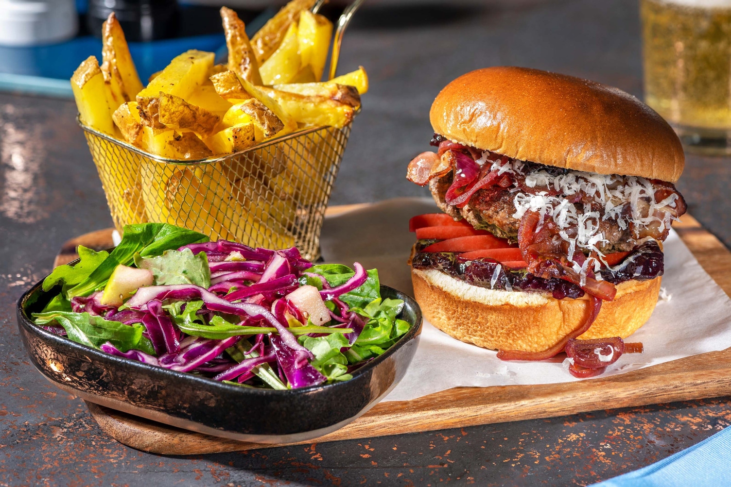 Burger de veau gourmand et frites au four